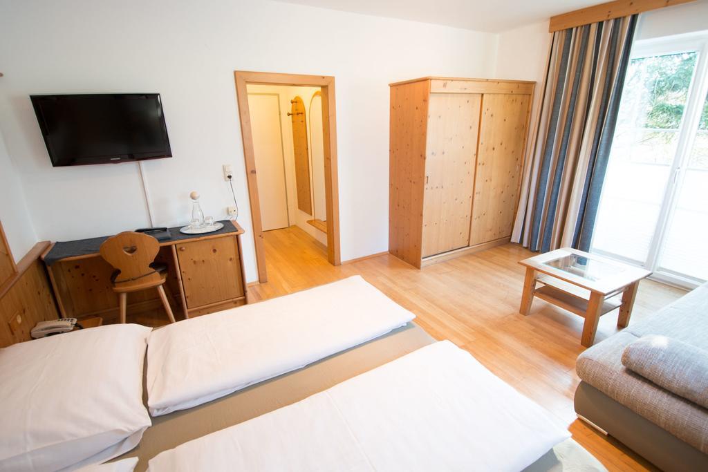 Pension St. Nikolaus Golling an der Salzach Szoba fotó